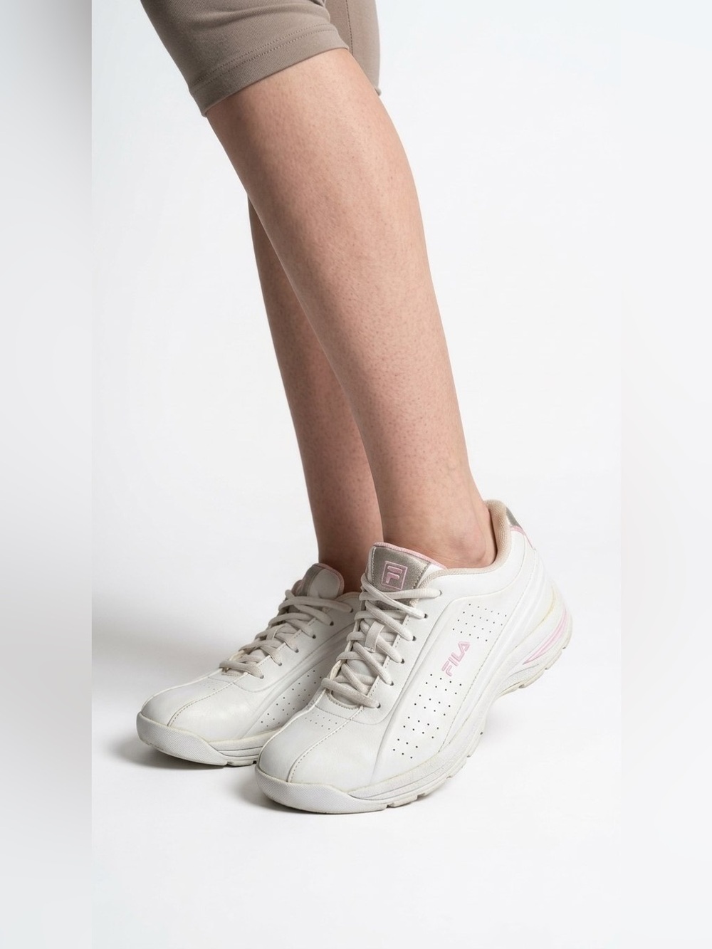 FILA Women's White Pink Leather Athletic Shoes Sneakers Size 10